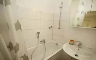 Wohnen auf Zeit D693 Düsseldorf 80qm Aufzug Balkon 3.OG 