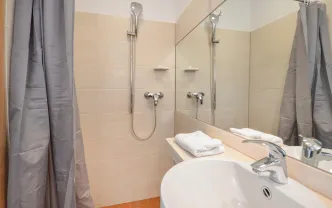 Wohnen auf Zeit  DT1257 Detmold-Pivitsheide, 20qm Dachgeschoss-Studio